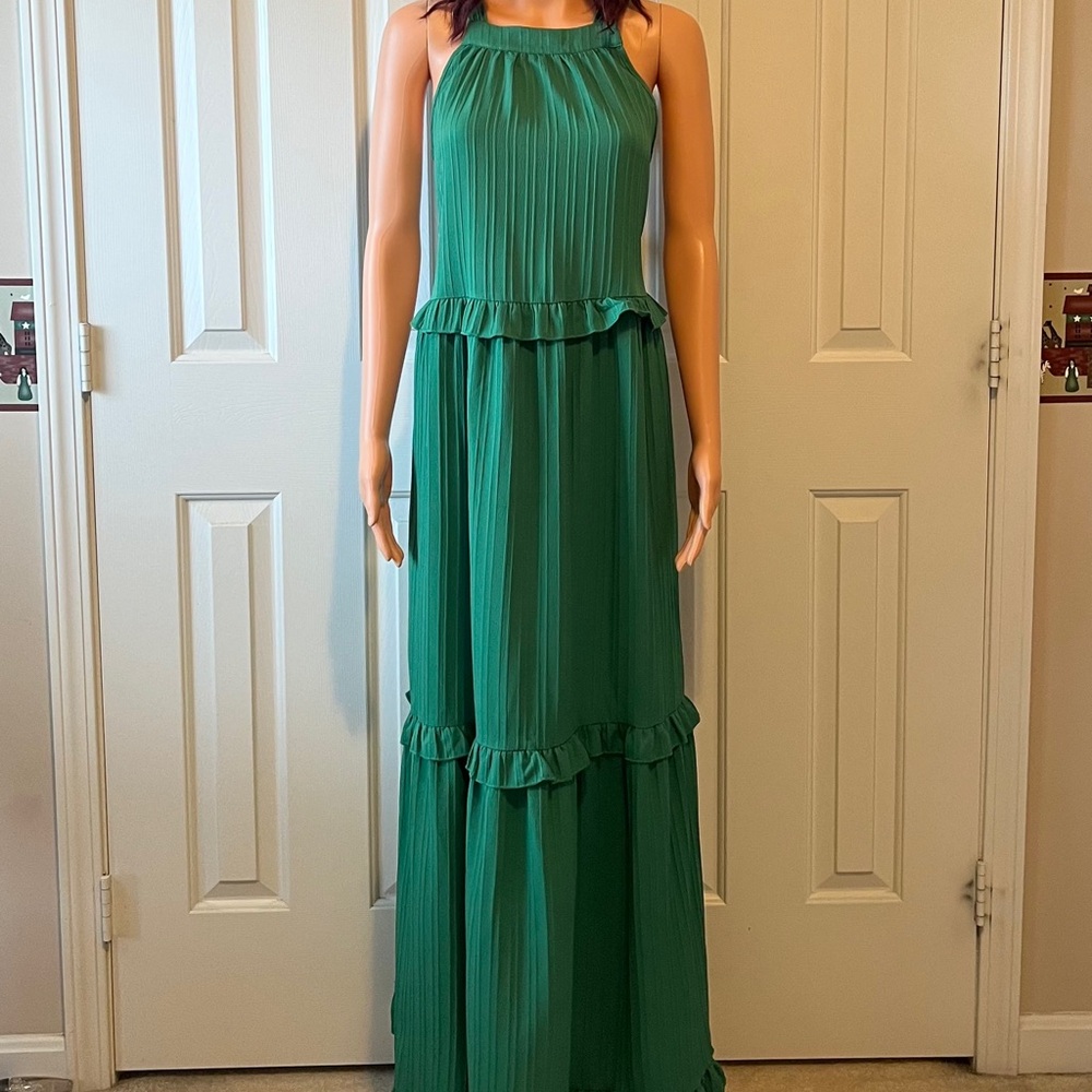 Elegant Green Pleated Maxi Dress